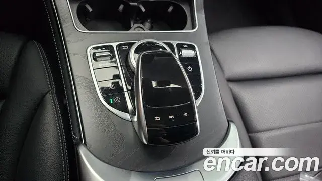 Mercedes-Benz GLC-Class 2019 — Şəkil 18/30