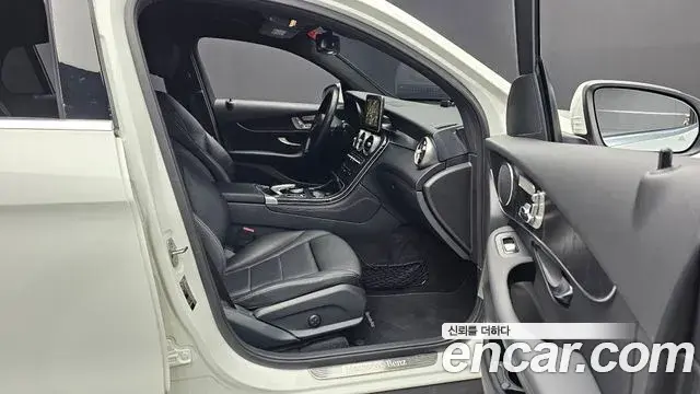 Mercedes-Benz GLC-Class 2019 — Şəkil 8/30