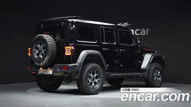 Jeep Wrangler 2020 — ფოტო 2/20