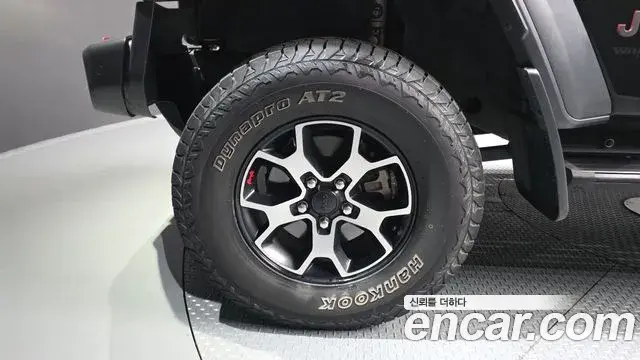 Jeep Wrangler 2020 — ფოტო 14/20