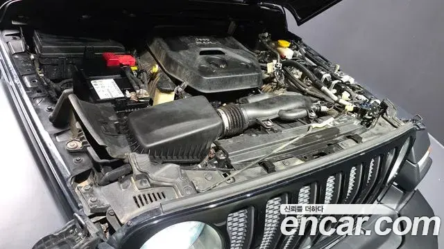 Jeep Wrangler 2020 — ფოტო 4/20
