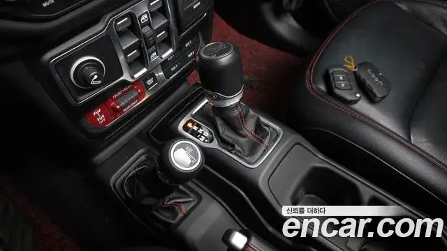 Jeep Wrangler 2020 — ფოტო 16/20