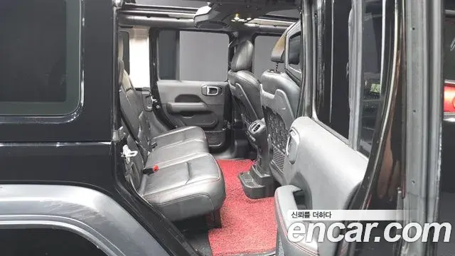 Jeep Wrangler 2020 — ფოტო 18/20