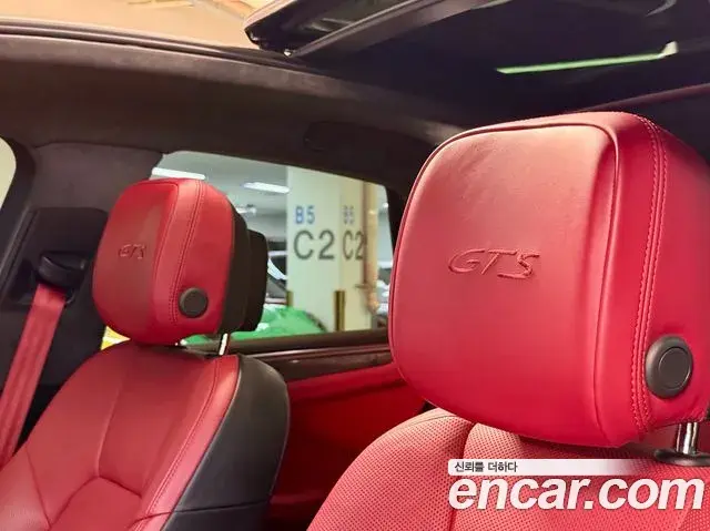 Porsche Macan 2020 — Şəkil 16/17