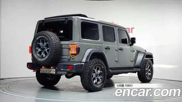 Jeep Wrangler 2020 — ფოტო 29/34