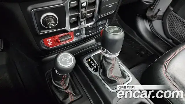 Jeep Wrangler 2020 — ფოტო 11/34