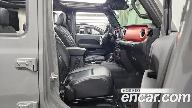 Jeep Wrangler 2020 — ფოტო 25/34