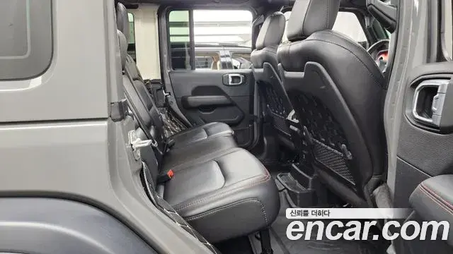 Jeep Wrangler 2020 — ფოტო 34/34