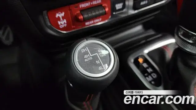 Jeep Wrangler 2020 — ფოტო 30/34
