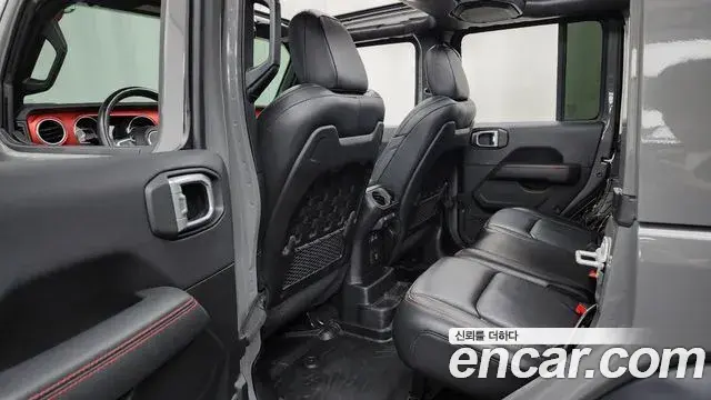 Jeep Wrangler 2020 — ფოტო 32/34
