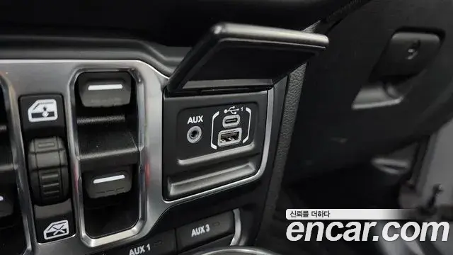 Jeep Wrangler 2020 — ფოტო 6/34