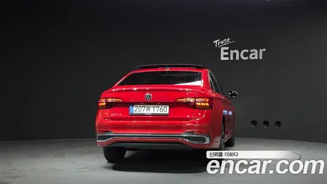Volkswagen Jetta 2023 — Photo 7/34