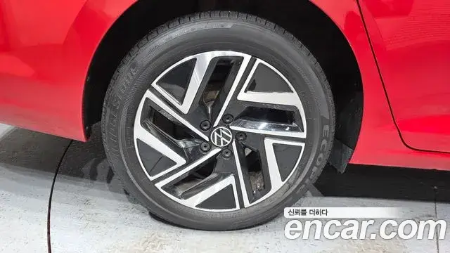 Volkswagen Jetta 2023 — Photo 1/34