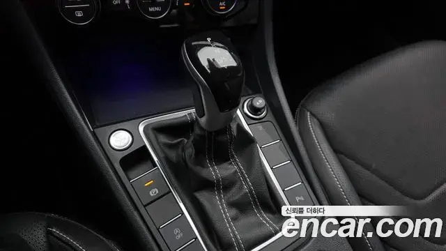 Volkswagen Jetta 2023 — Photo 8/34