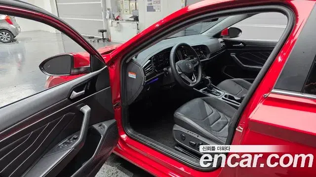Volkswagen Jetta 2023 — Photo 22/34