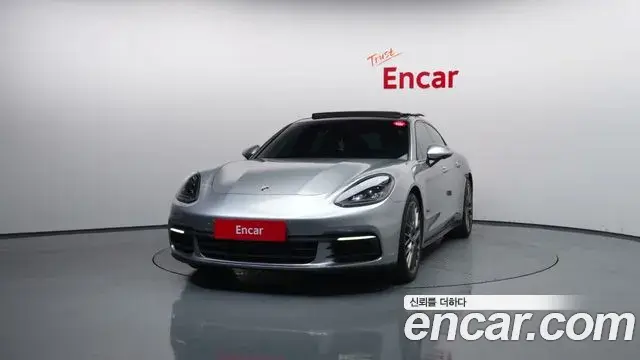 Porsche Panamera 2018 — ფოტო 16/34