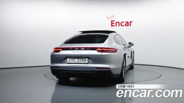 Porsche Panamera 2018 — ფოტო 22/34