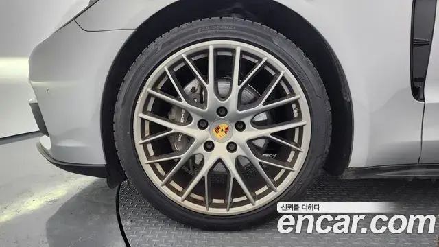 Porsche Panamera 2018 — ფოტო 4/34