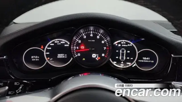 Porsche Panamera 2018 — ფოტო 25/34