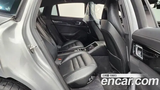 Porsche Panamera 2018 — ფოტო 18/34