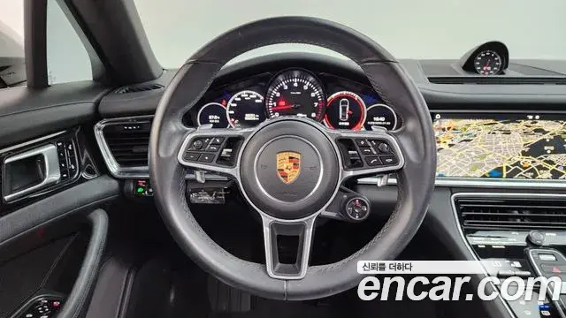 Porsche Panamera 2018 — ფოტო 17/34