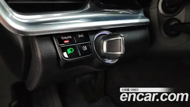 Porsche Panamera 2018 — ფოტო 26/34