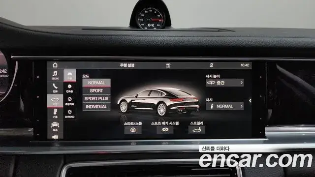 Porsche Panamera 2018 — ფოტო 21/34