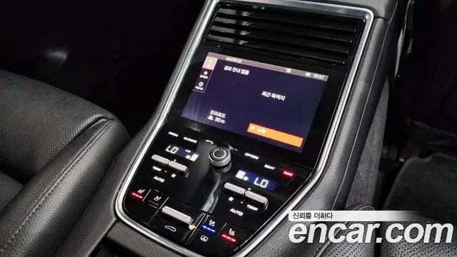 Porsche Panamera 2018 — ფოტო 34/34