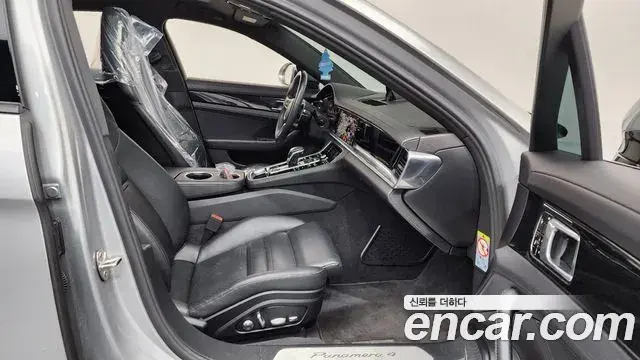 Porsche Panamera 2018 — ფოტო 23/34