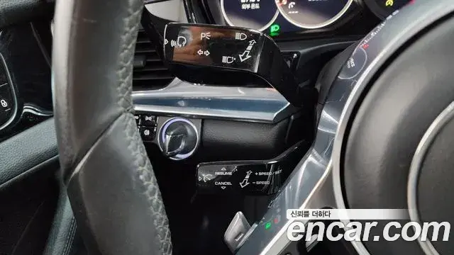 Porsche Panamera 2018 — ფოტო 27/34