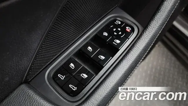 Porsche Panamera 2018 — ფოტო 7/34