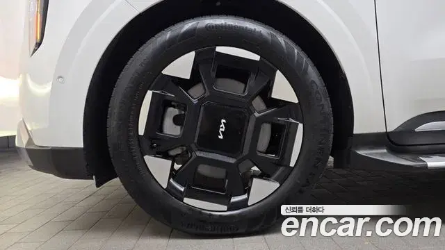 Kia Carnival 2024 — Photo 2/32