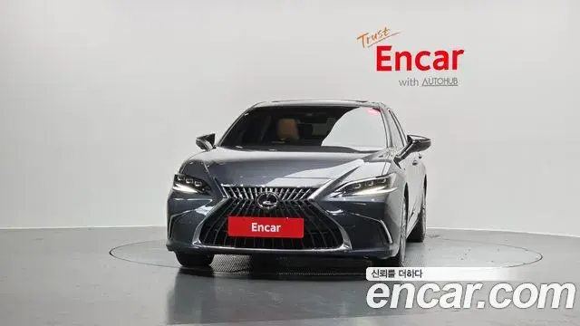 Lexus ES300h 2024 — Şəkil 18/32