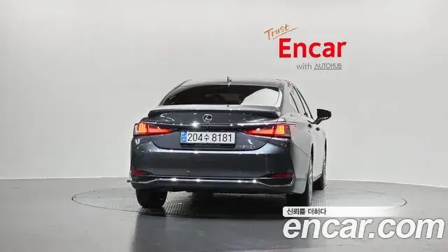 Lexus ES300h 2024 — Şəkil 27/32