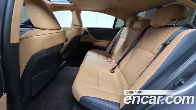 Lexus ES300h 2024 — Şəkil 13/32