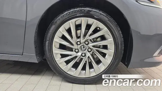 Lexus ES300h 2024 — Şəkil 8/32