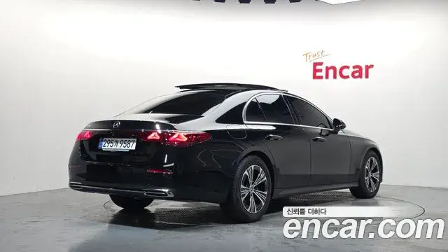 Mercedes-Benz E-Class 2025 — Фото 2/20