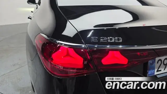 Mercedes-Benz E-Class 2025 — ფოტო 19/31