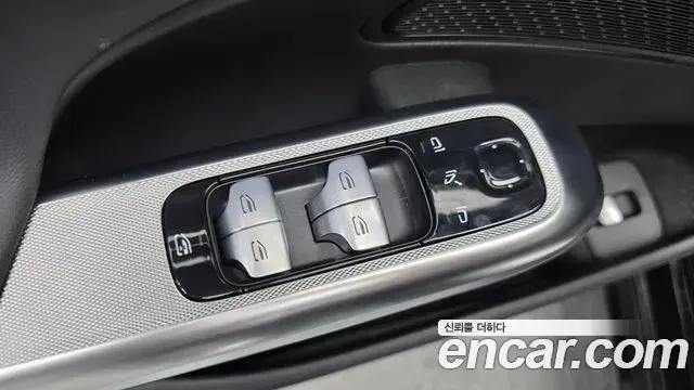 Mercedes-Benz E-Class 2025 — ფოტო 31/31