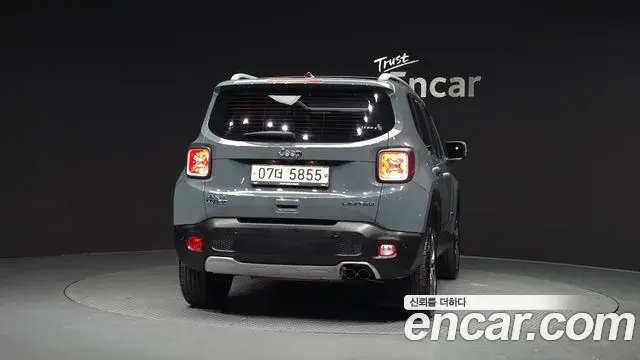 Jeep Renegade 2018 — Şəkil 25/34