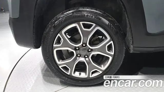 Jeep Renegade 2018 — Şəkil 11/34