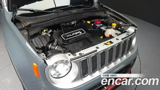 Jeep Renegade 2018 — Şəkil 14/34