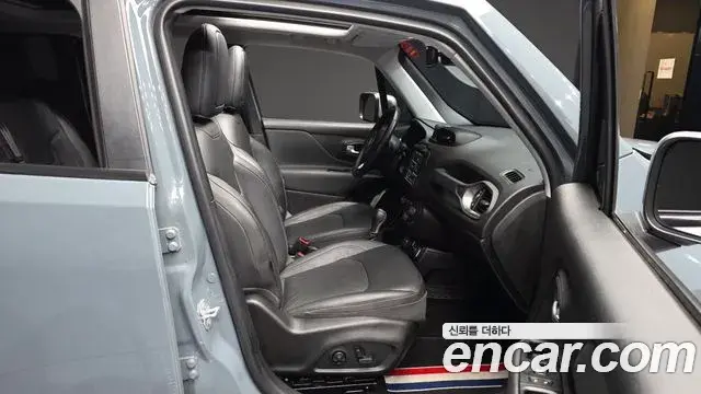 Jeep Renegade 2018 — Şəkil 22/34