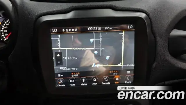 Jeep Renegade 2018 — Şəkil 8/34