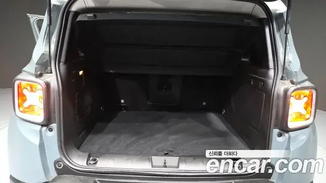 Jeep Renegade 2018 — Şəkil 13/34
