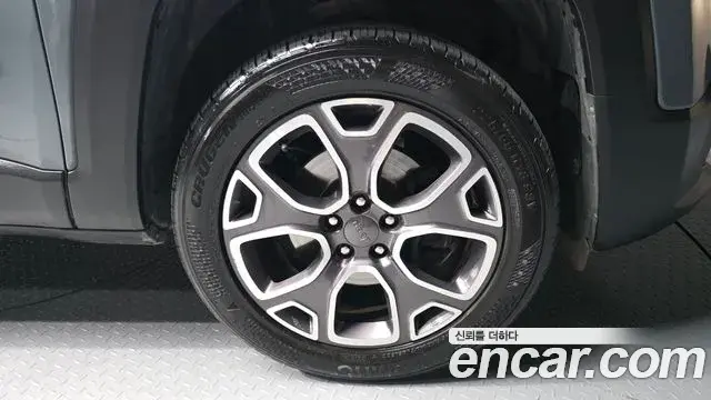Jeep Renegade 2018 — Şəkil 28/34
