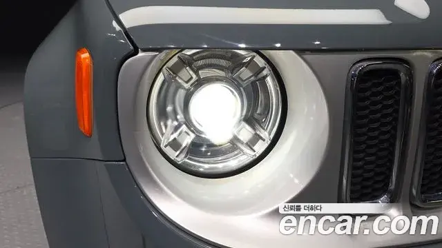 Jeep Renegade 2018 — Şəkil 26/34