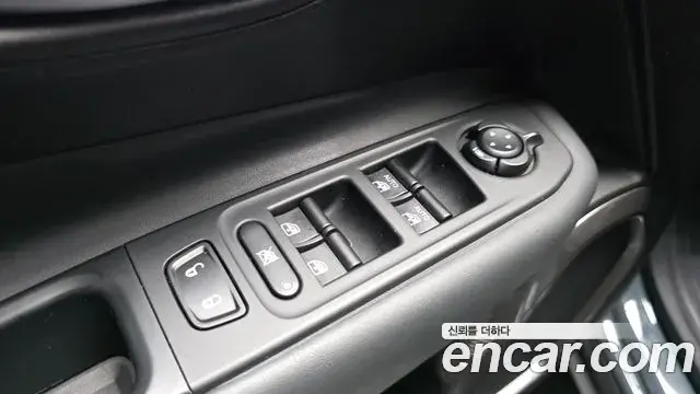 Jeep Renegade 2018 — Şəkil 30/34