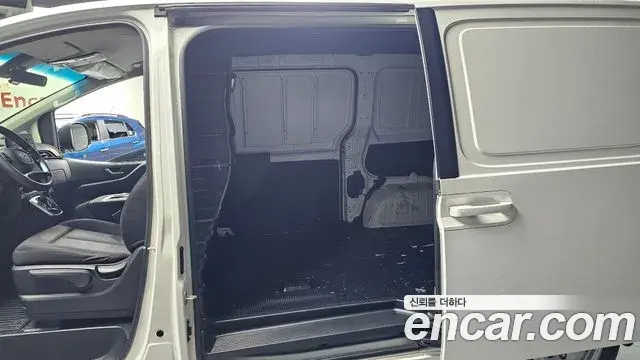 Hyundai Staria 2022 — Фото 12/20
