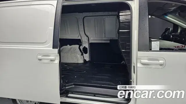 Hyundai Staria 2022 — Şəkil 28/31